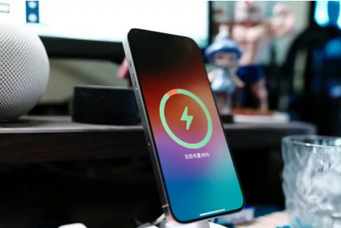 合江苹果15换屏服务分享用什么充电器给iPhone15充电更好 